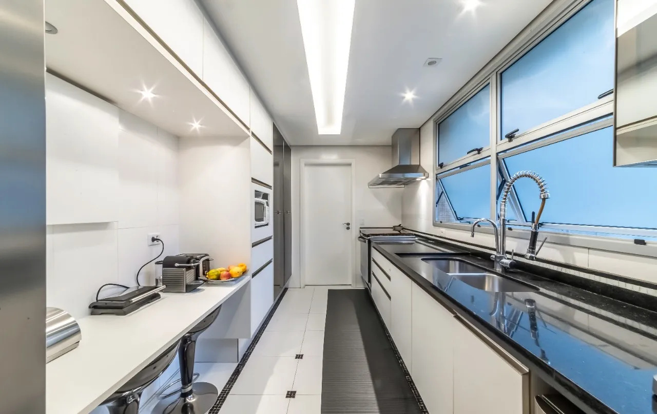 Apartamento reformado, com vista para as árvores e espaços pensados para viver o melhor do Itaim Bibi. – 22467