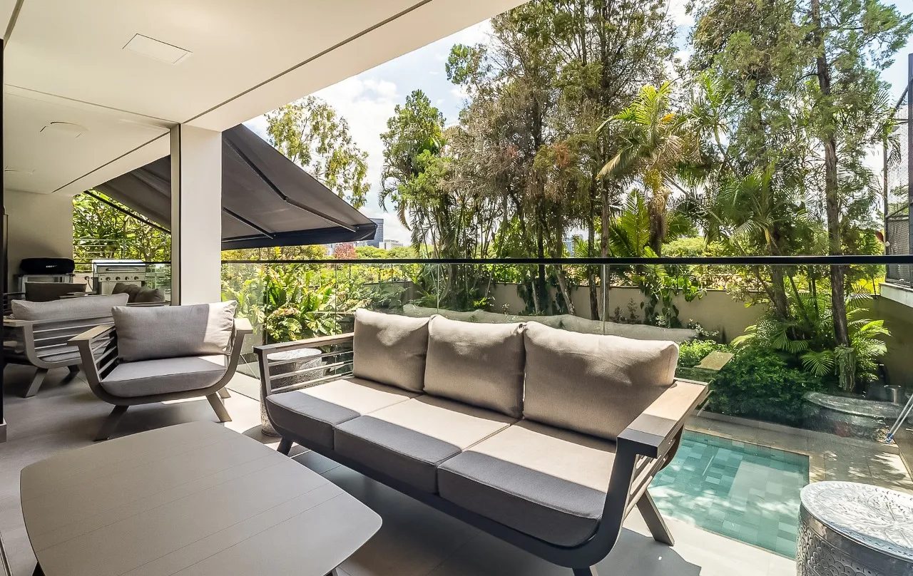 Casa com muita área verde, espaços generosos e clima de tranquilidade, no bairro Cidade Jardim. – 22469