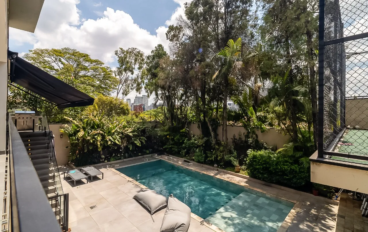 Casa com muita área verde, espaços generosos e clima de tranquilidade, no bairro Cidade Jardim. – 22469