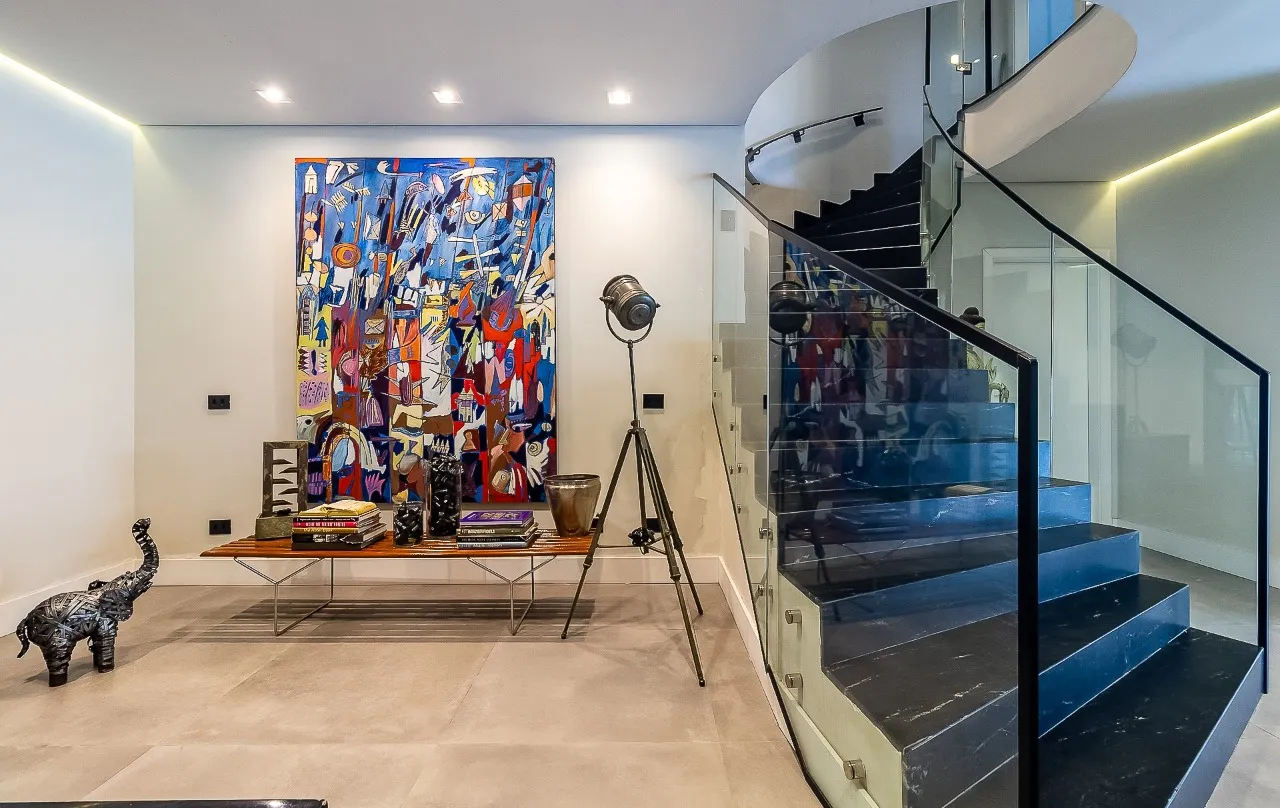 Casa com muita área verde, espaços generosos e clima de tranquilidade, no bairro Cidade Jardim. – 22469