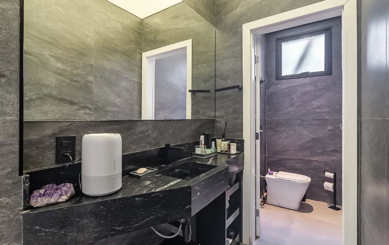 Casa com muita área verde, espaços generosos e clima de tranquilidade, no bairro Cidade Jardim. – 22469