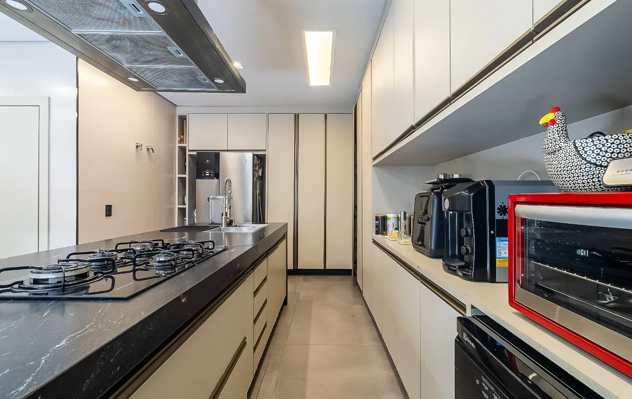 Casa com muita área verde, espaços generosos e clima de tranquilidade, no bairro Cidade Jardim. – 22469