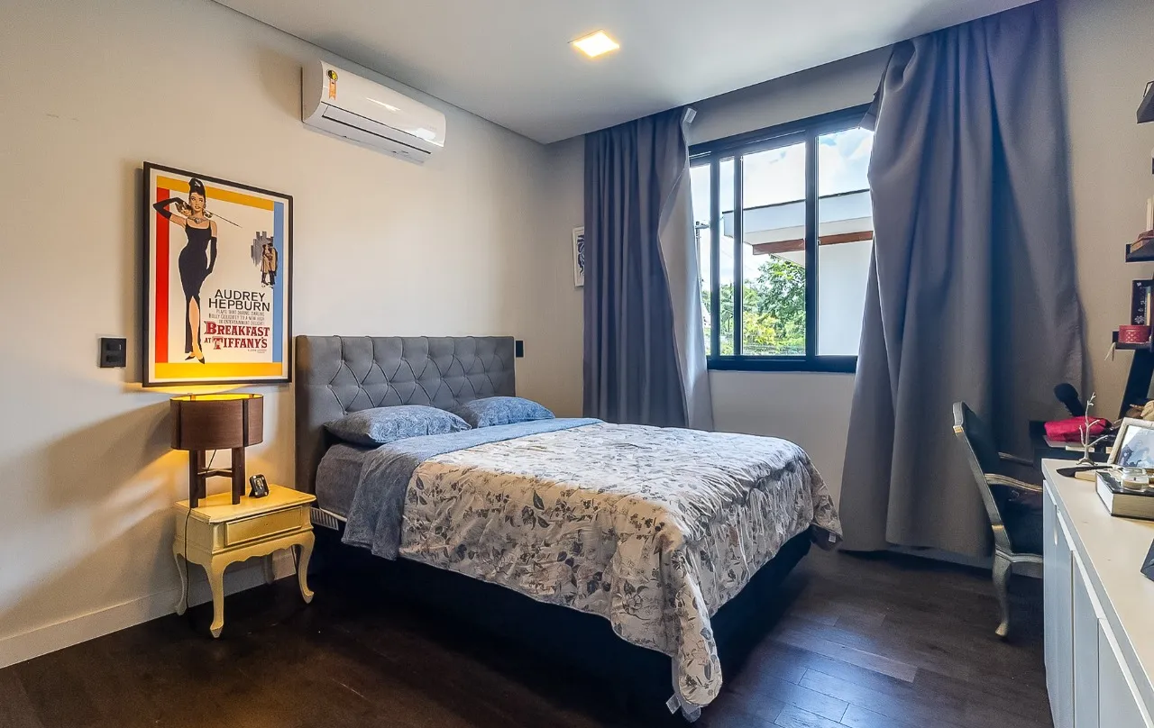 Casa com muita área verde, espaços generosos e clima de tranquilidade, no bairro Cidade Jardim. – 22469