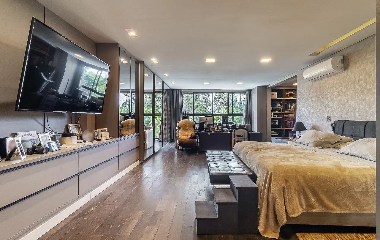 Casa com muita área verde, espaços generosos e clima de tranquilidade, no bairro Cidade Jardim. – 22469