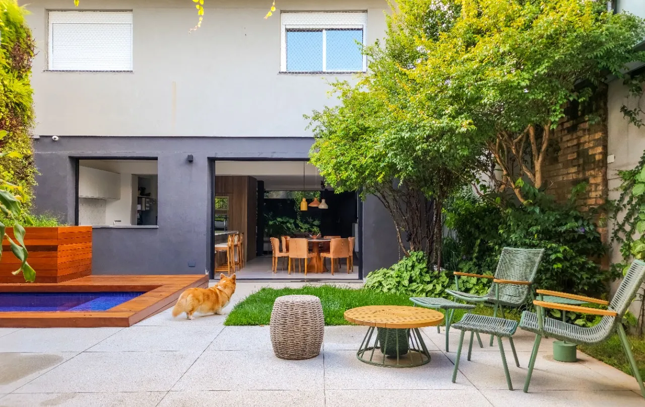 Casa contemporânea com projeto de Alex Haiashida, com jardim relaxante, na Vila Madalena. – 22472
