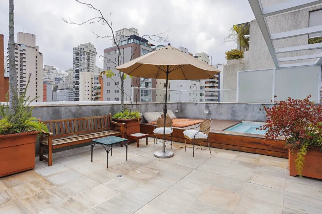Cobertura Duplex com Piscina na Parte Plana dos Jardins – 22478