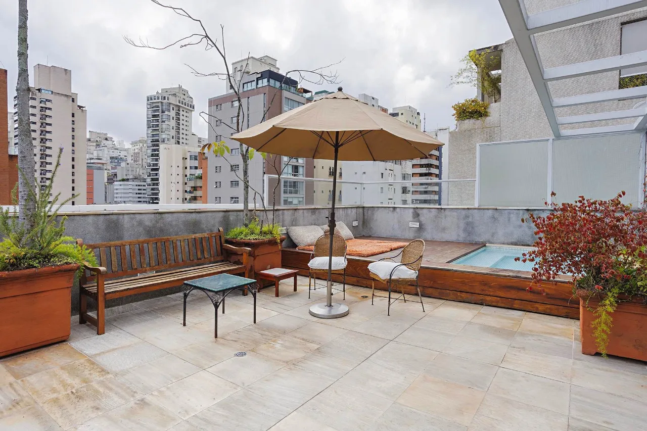 Cobertura Duplex com Piscina na Parte Plana dos Jardins – 22478