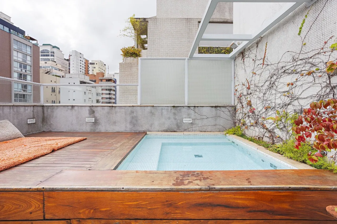 Cobertura Duplex com Piscina na Parte Plana dos Jardins – 22478