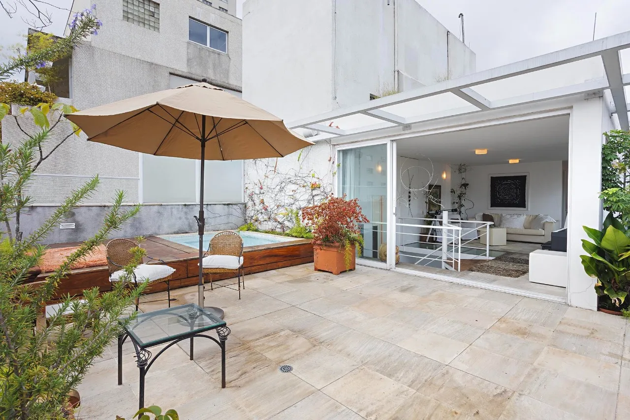 Cobertura Duplex com Piscina na Parte Plana dos Jardins – 22478