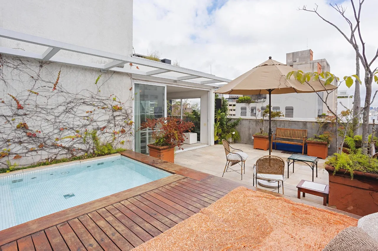 Cobertura Duplex com Piscina na Parte Plana dos Jardins – 22478