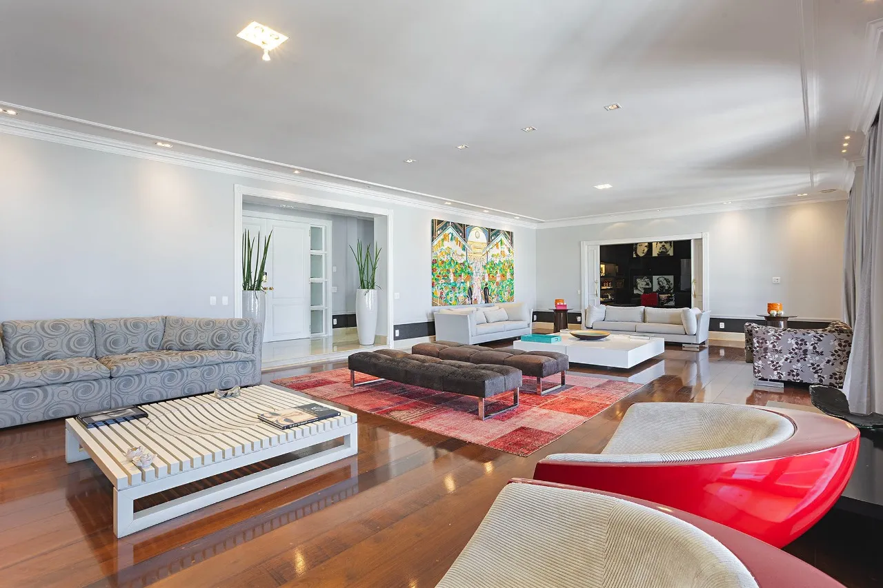 Varanda contínua em planta de ambientes generosos no Jardim Paulista – 22485