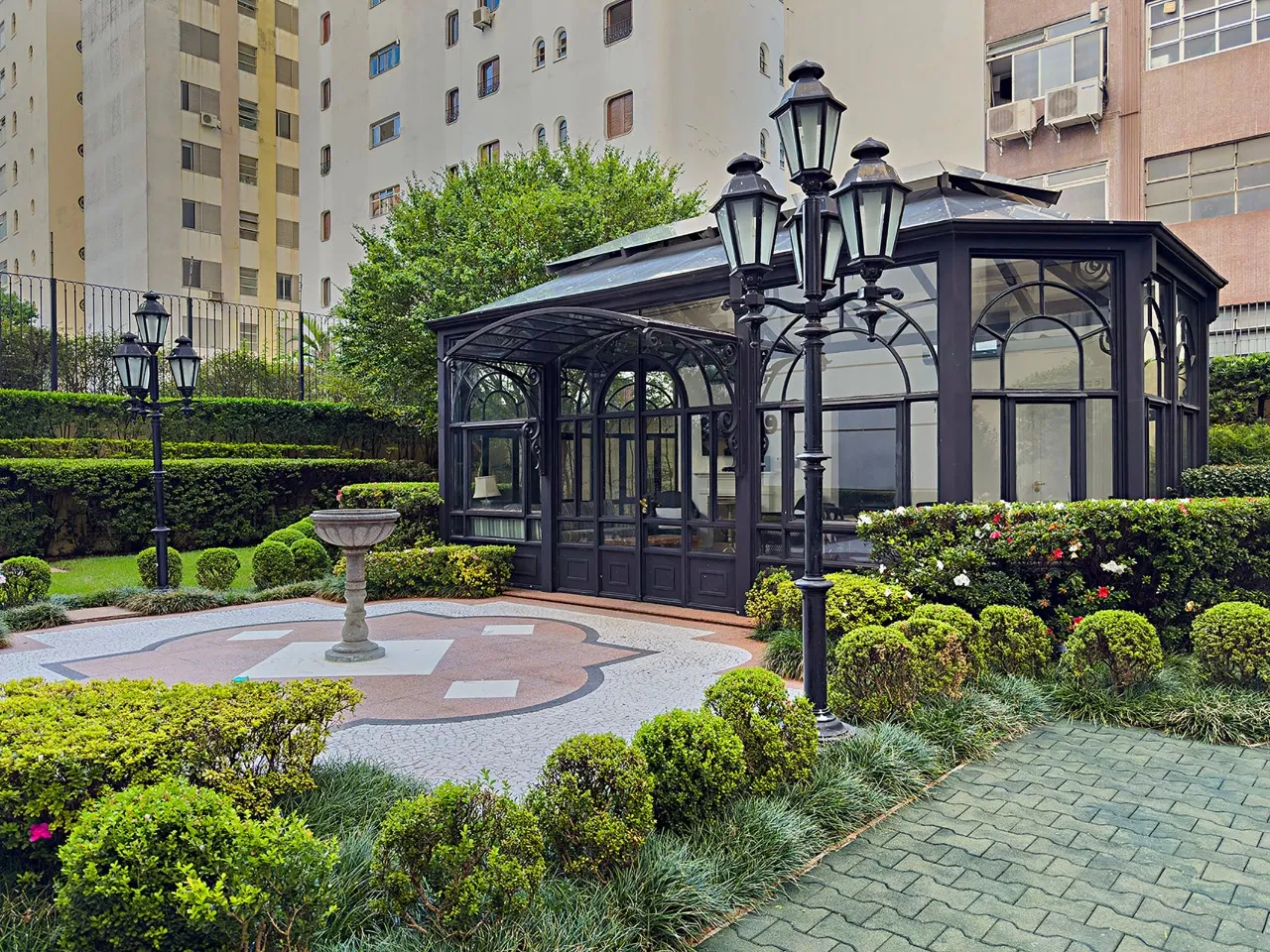 Varanda contínua em planta de ambientes generosos no Jardim Paulista – 22485