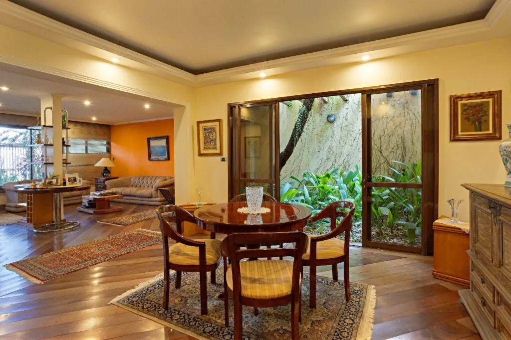 Casa com 300 metros na melhor rua do Jardim Luzitânia – 22490