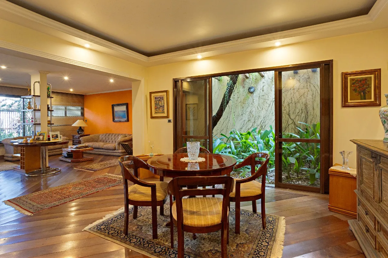 Casa com 300 metros na melhor rua do Jardim Luzitânia – 22490