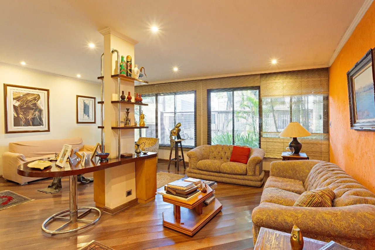 Casa com 300 metros na melhor rua do Jardim Luzitânia – 22490