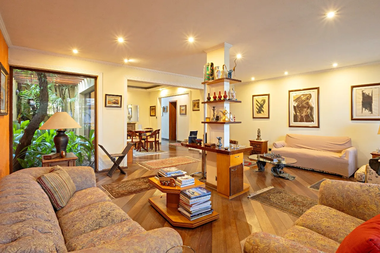 Casa com 300 metros na melhor rua do Jardim Luzitânia – 22490