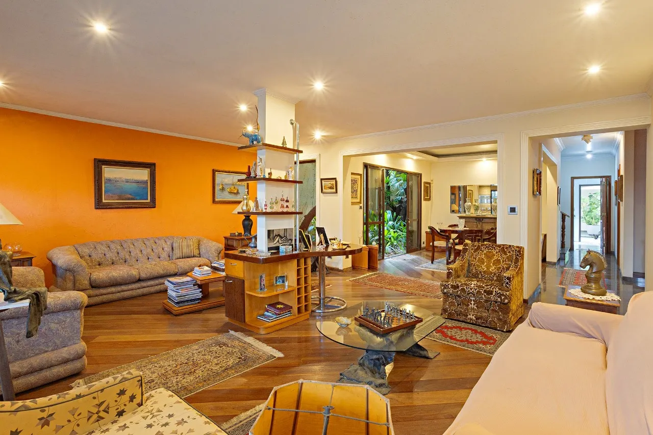Casa com 300 metros na melhor rua do Jardim Luzitânia – 22490