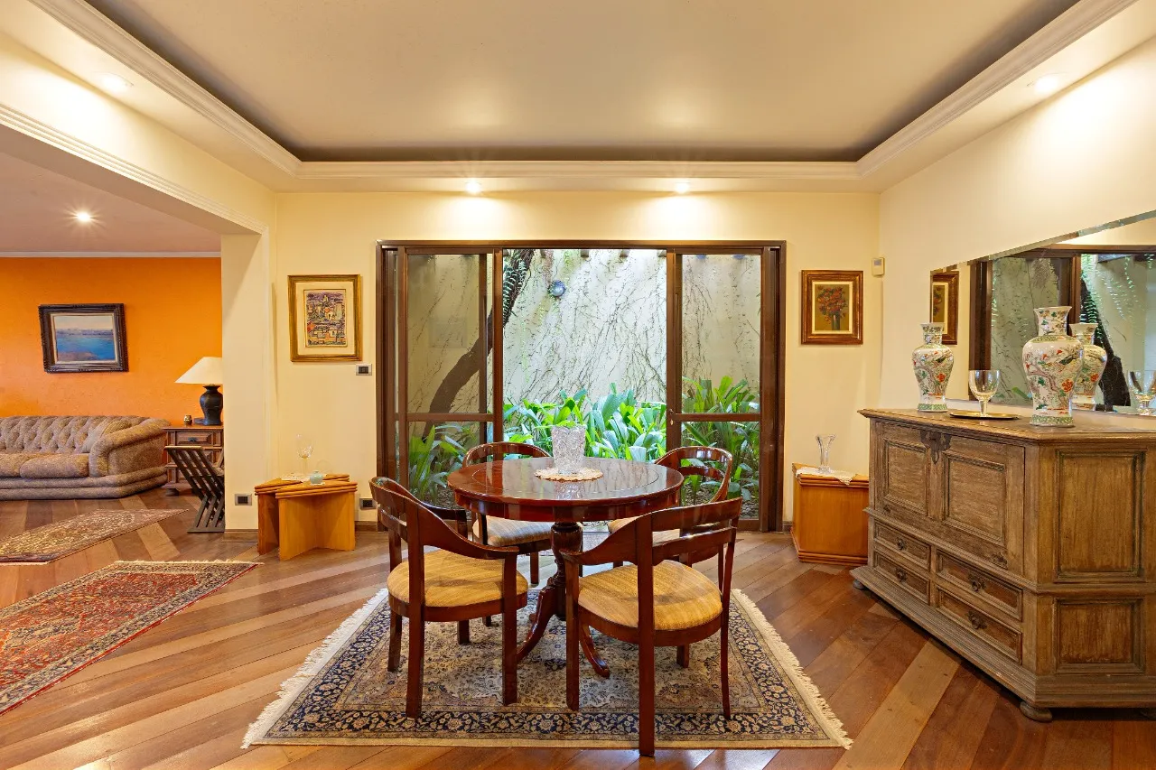 Casa com 300 metros na melhor rua do Jardim Luzitânia – 22490