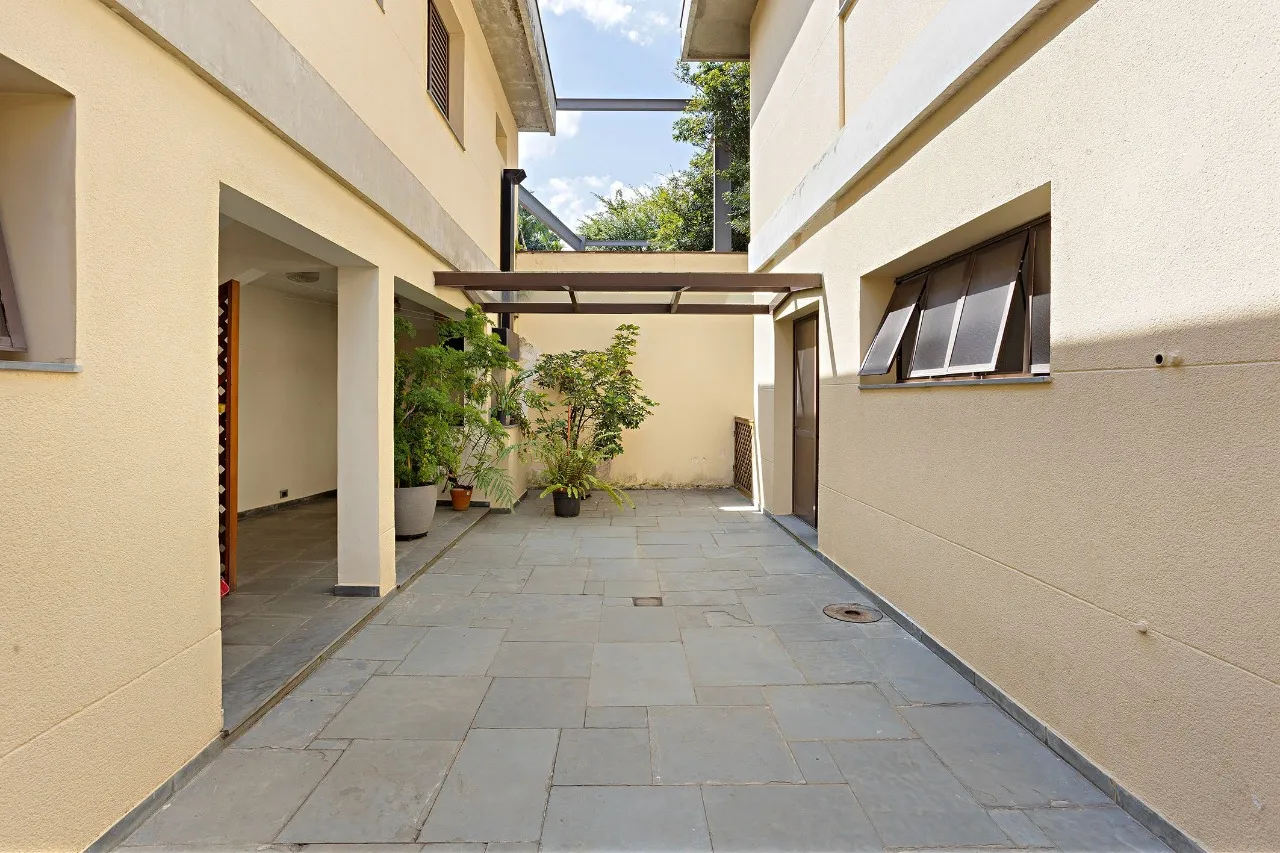 Casa com 300 metros na melhor rua do Jardim Luzitânia – 22490