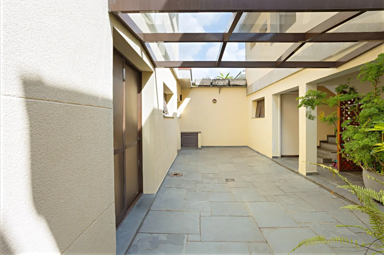 Casa com 300 metros na melhor rua do Jardim Luzitânia – 22490