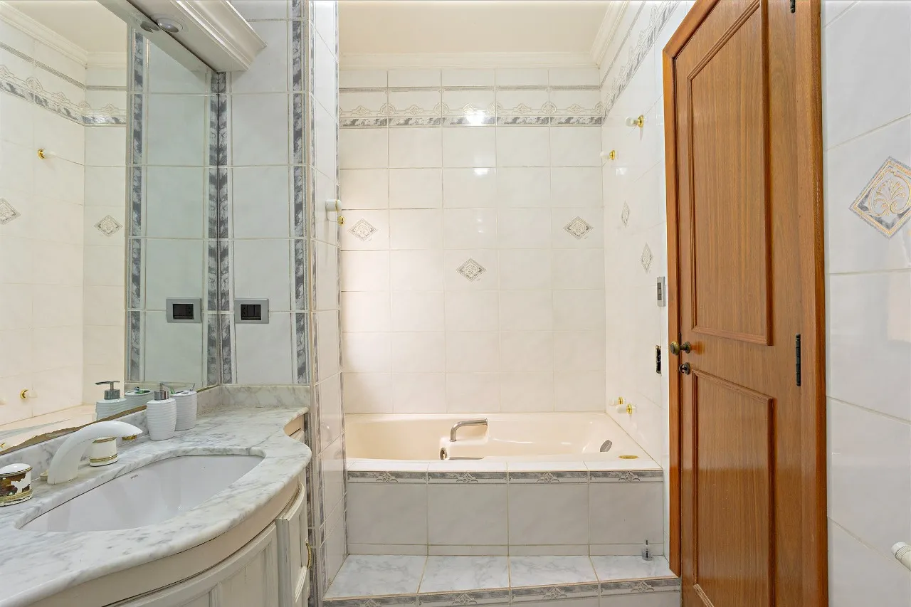 Casa com 300 metros na melhor rua do Jardim Luzitânia – 22490
