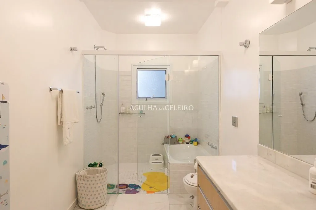 Em edifício Lindenberg Mediterrâneo, reformado e com vista para a copa das árvores – AP4275