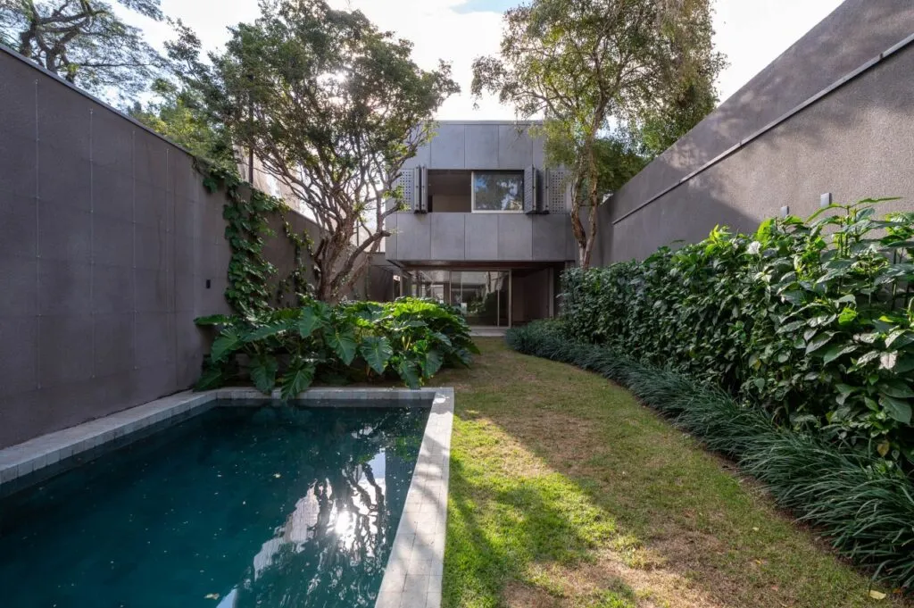 Casa recém-concluída à venda no Jardim Europa. – 12601