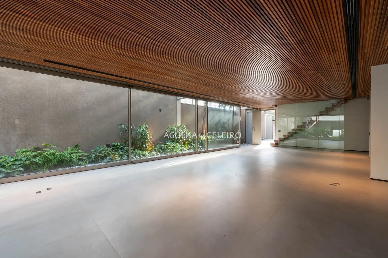 Casa recém-concluída à venda no Jardim Europa. – 12601