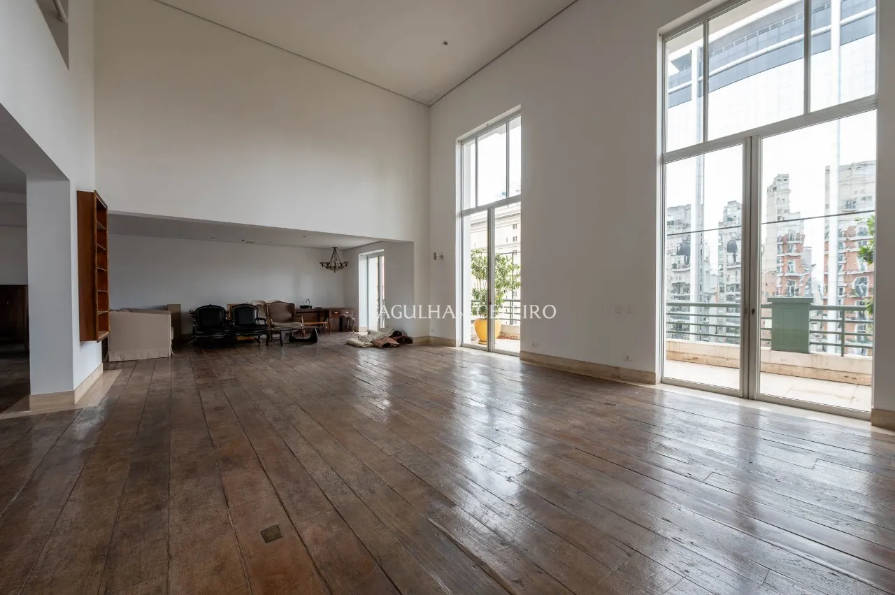 Duplex imponente, sofisticação, amplitude e exclusividade em localização privilegiada – 13631