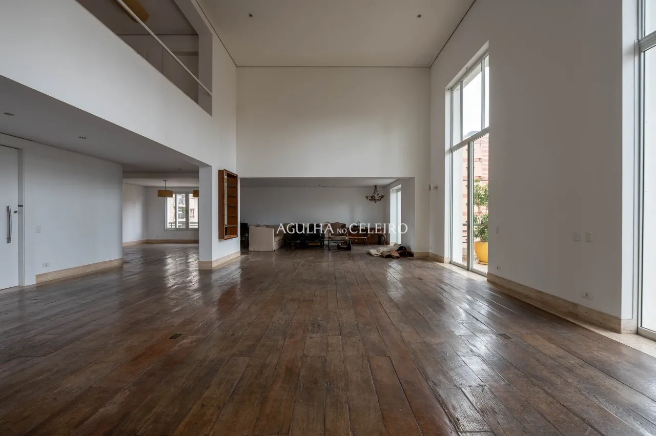 Duplex imponente, sofisticação, amplitude e exclusividade em localização privilegiada – 13631