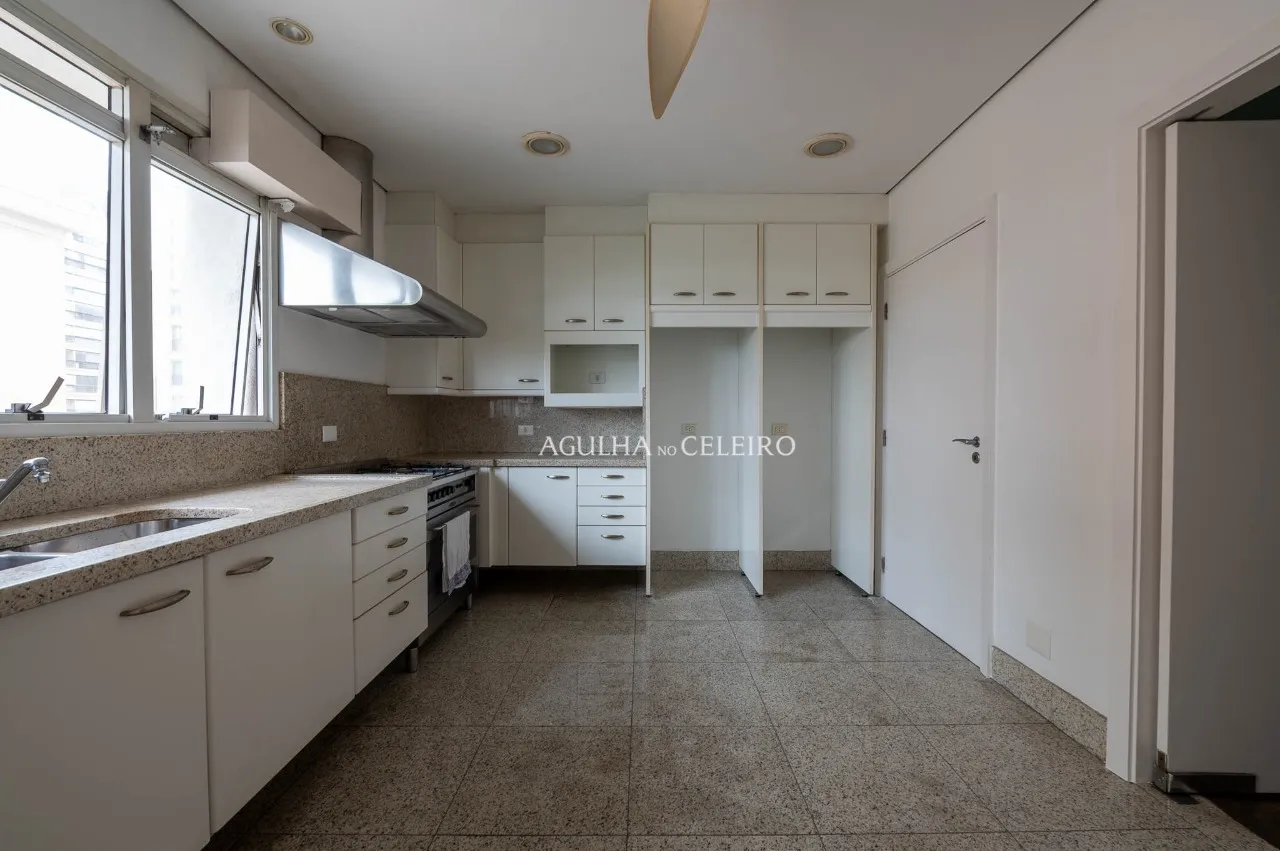 Duplex imponente, sofisticação, amplitude e exclusividade em localização privilegiada – 13631