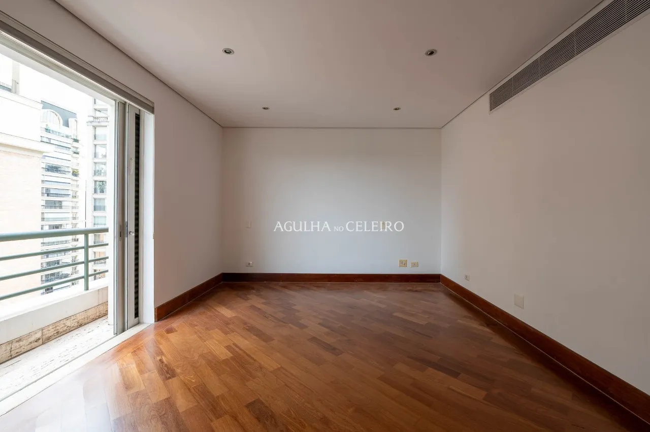 Duplex imponente, sofisticação, amplitude e exclusividade em localização privilegiada – 13631