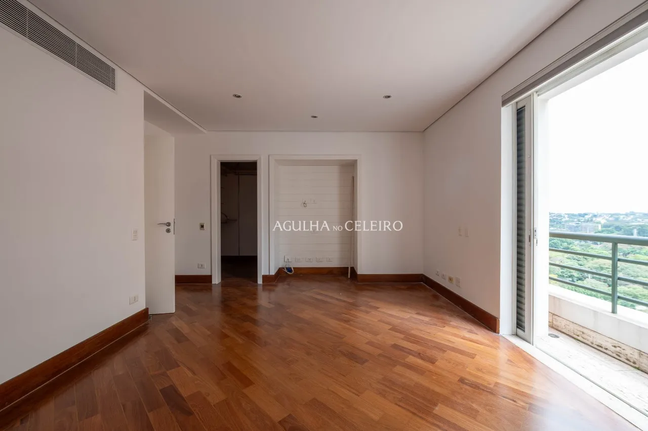 Duplex imponente, sofisticação, amplitude e exclusividade em localização privilegiada – 13631