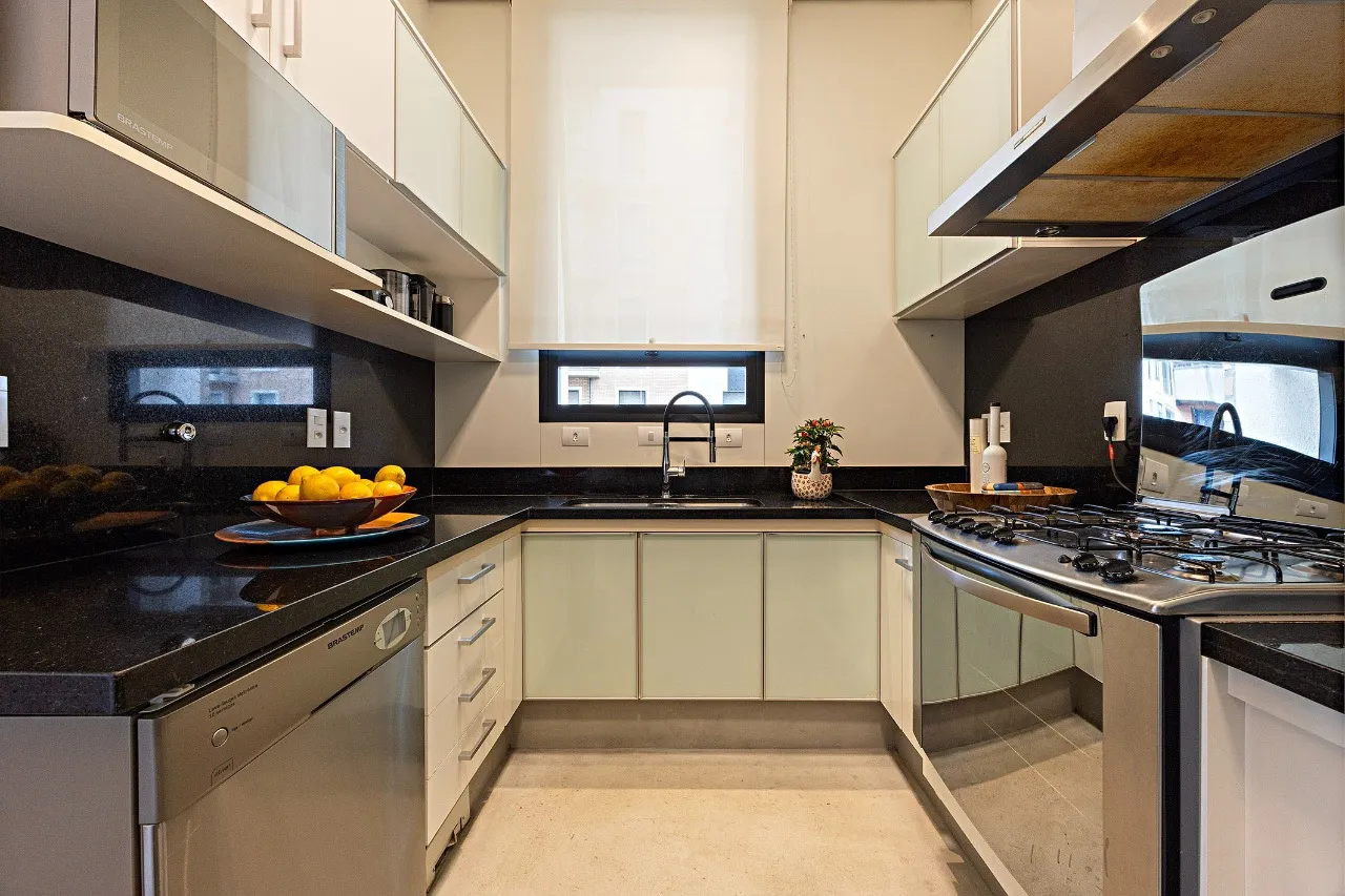 Arquitetura contemporânea e elegância em localização priviegiada no Itaim – 14535
