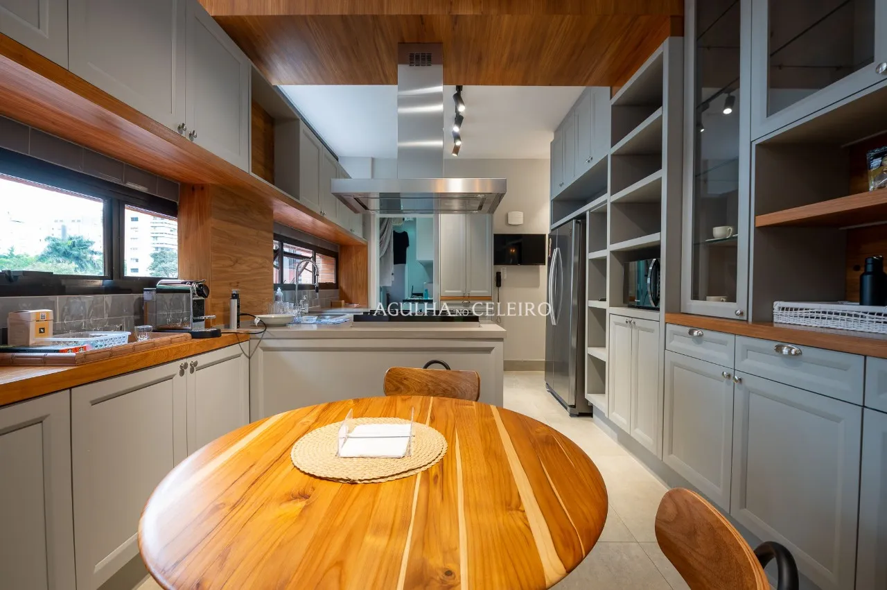 Apartamento na melhor rua de Moema Pássaros. – 16732
