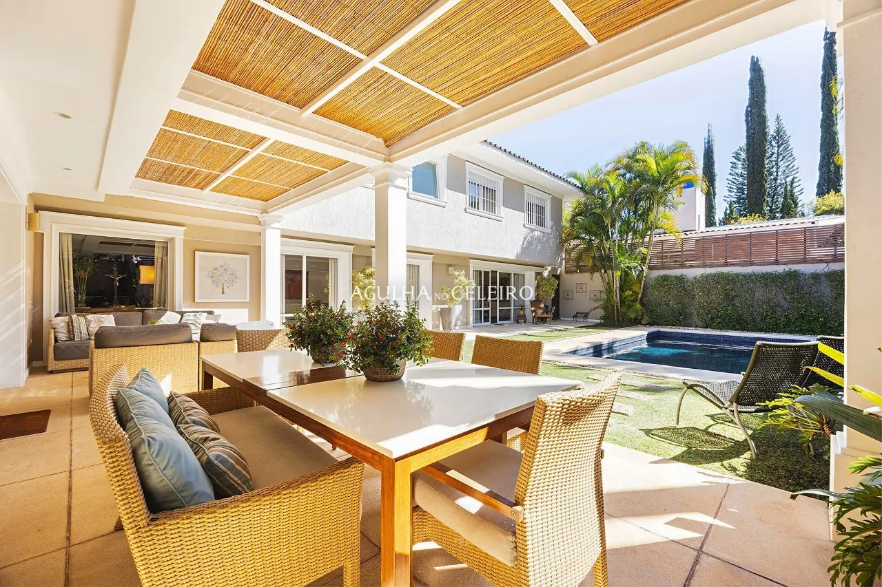Casa espaçosa e elegente no Alto de Pinheiros próxima ao Colégio Santa Cruz – 22329