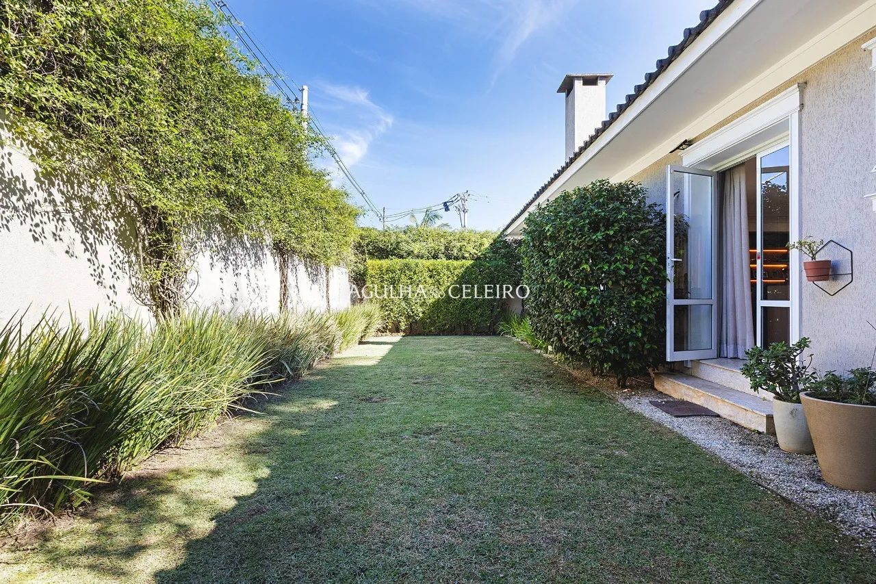 Casa espaçosa e elegente no Alto de Pinheiros próxima ao Colégio Santa Cruz – 22329