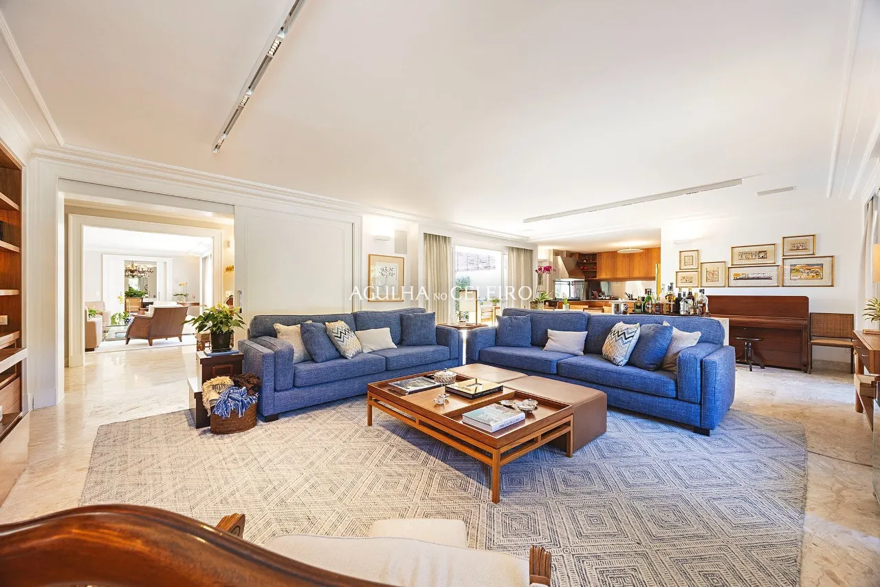 Casa espaçosa e elegente no Alto de Pinheiros próxima ao Colégio Santa Cruz – 22329