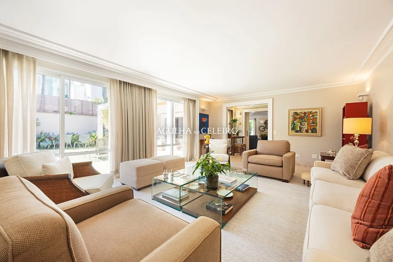 Casa espaçosa e elegente no Alto de Pinheiros próxima ao Colégio Santa Cruz – 22329