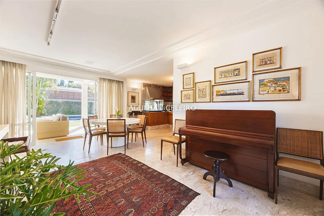 Casa espaçosa e elegente no Alto de Pinheiros próxima ao Colégio Santa Cruz – 22329