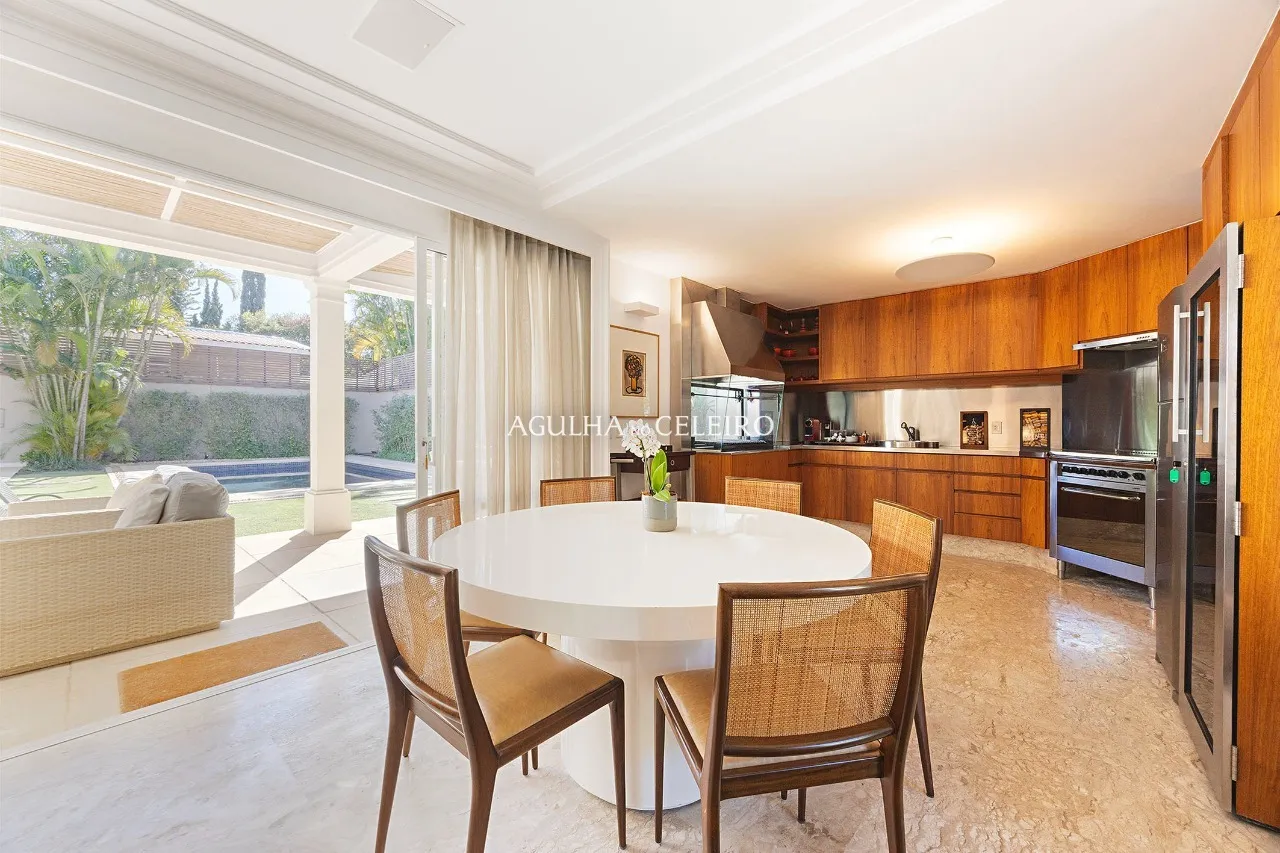 Casa espaçosa e elegente no Alto de Pinheiros próxima ao Colégio Santa Cruz – 22329