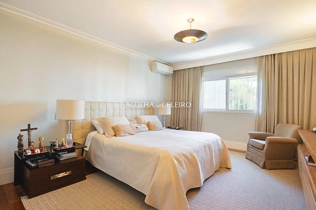 Casa espaçosa e elegente no Alto de Pinheiros próxima ao Colégio Santa Cruz – 22329