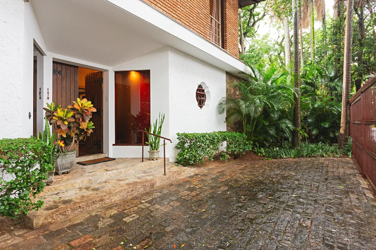 Casa para reforma próxima à Praça Panamericana e ao Colégio Santa Cruz – 22334