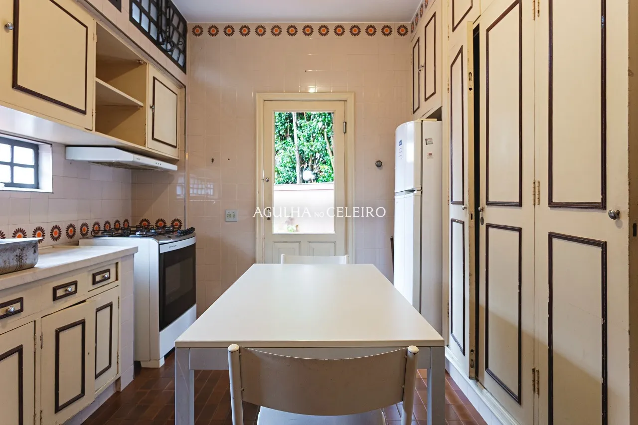Casa para reforma próxima à Praça Panamericana e ao Colégio Santa Cruz – 22334