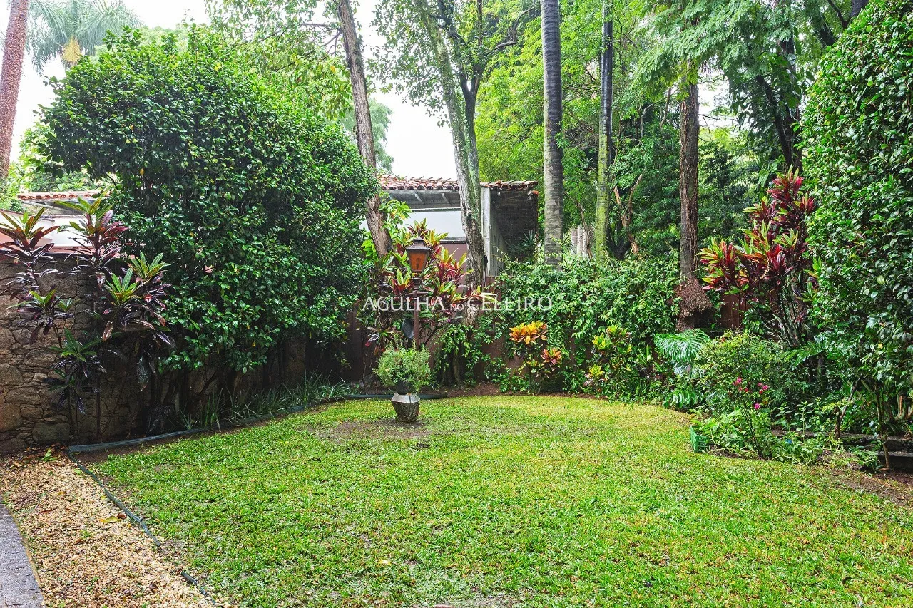 Casa para reforma próxima à Praça Panamericana e ao Colégio Santa Cruz – 22334