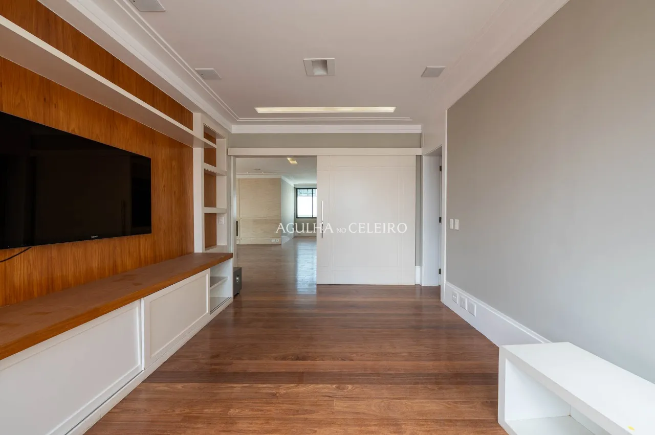 Apartamento em prédio muito especial à venda na Vila Nova Conceição. – 22527