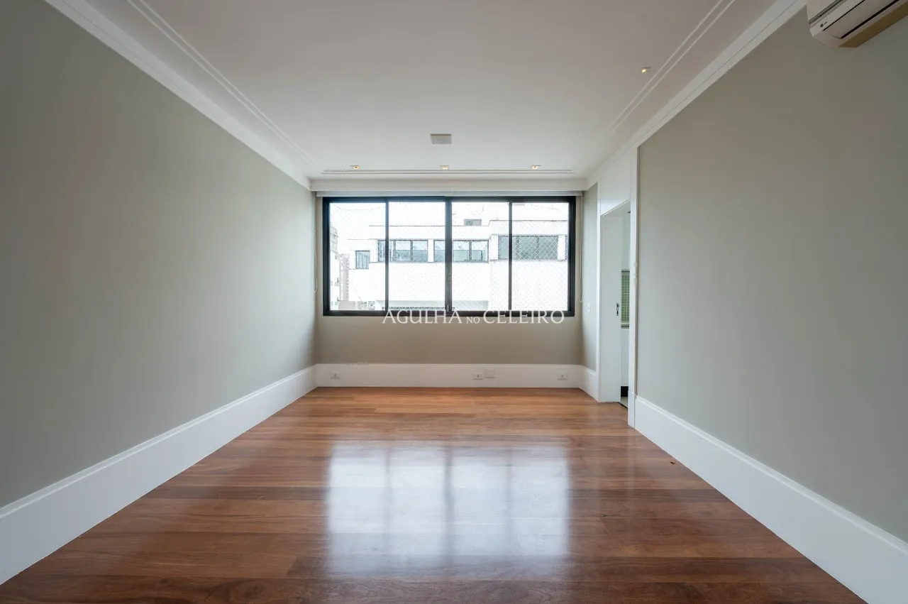 Apartamento em prédio muito especial à venda na Vila Nova Conceição. – 22527