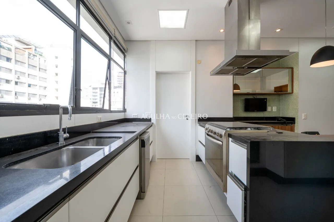 Apartamento em prédio muito especial à venda na Vila Nova Conceição. – 22527
