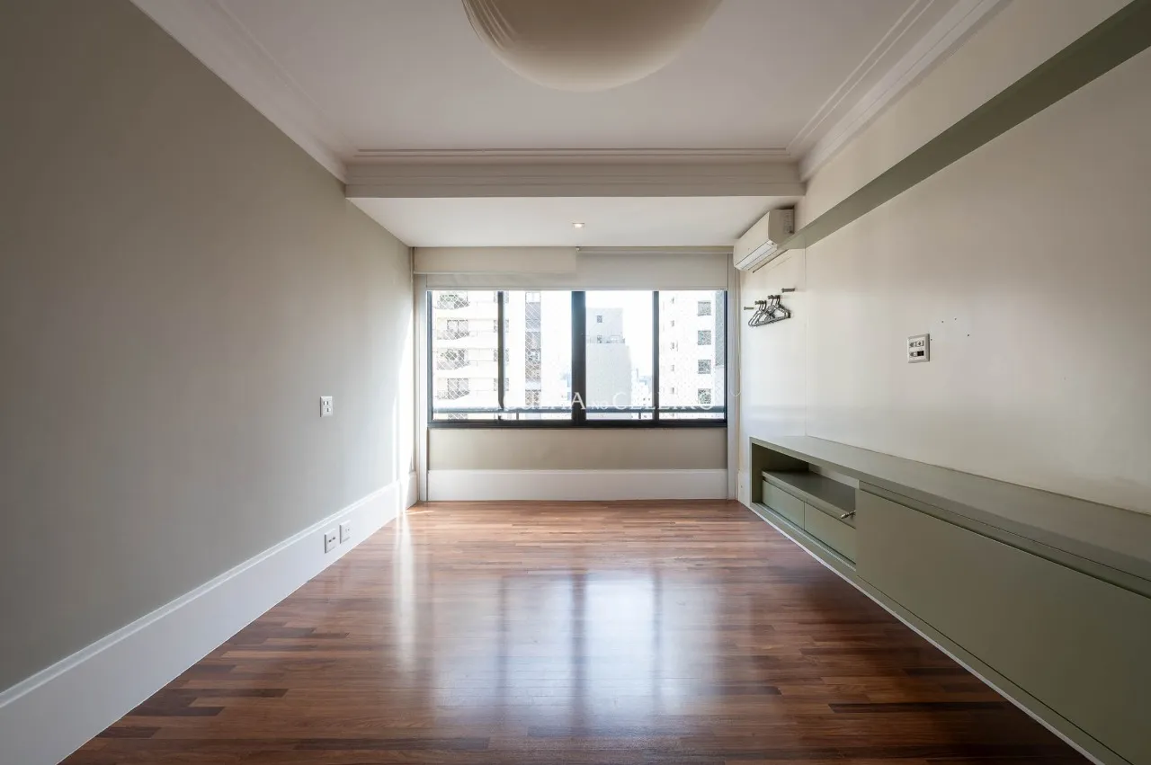 Apartamento em prédio muito especial à venda na Vila Nova Conceição. – 22527