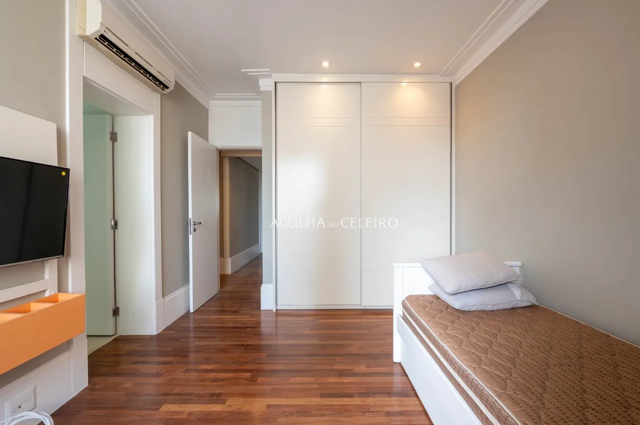 Apartamento em prédio muito especial à venda na Vila Nova Conceição. – 22527